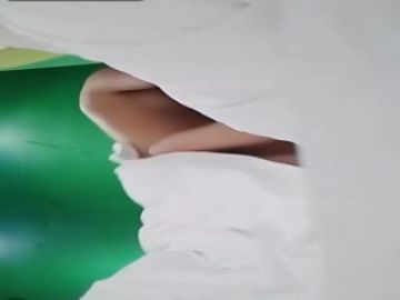 合肥白嫩性感的美女酒店私会给她刷了很多礼物的粉丝,为了再刷礼物竟直播整个啪啪过程,各种姿势爆插