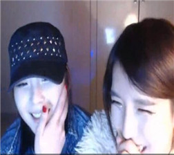 两个妹子疯狂大秀热舞 mp4