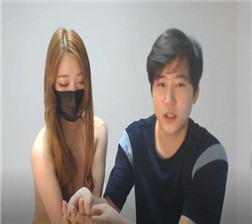 韩国女主播与男友一起直播10 mp4