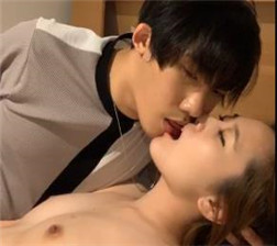 和女友一起爱爱的抚摸1 mp4