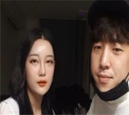 小情侣一起直播秀恩爱01 mp4