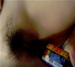 躺在床上插入瓶子1 avi