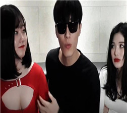 吃红衣小姐姐的奶子1 mkv