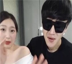 吃饭摸女友的奶子1 mp4