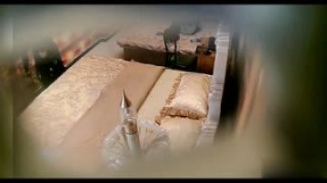 [酒店偷拍] 骚气人妻找了年轻小伙子~在床边就忍不住重炮射击!!