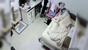 精品推荐-家庭摄像头偷拍胸大貌美的气质美女不穿衣服在家