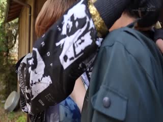 被都会绝伦辣妹集团闯入、就这样住起来的农村大肉棒M男中出造人生活。 SDMUA-029