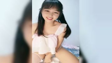 ❤️高中18岁学妹小萝莉，完美露脸大秀~尿尿，瓣B特写，道具强烈抽插自慰高潮