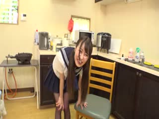 黒丝袜女学生限定！让妹子在十分钟内找出远端按摩棒遥控器的话就能得到高额奖金...