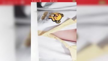 活力四射高中妹子复习功课和狼友撩臊，成绩不太好，很苦恼，露出嫩乳比爱心奶