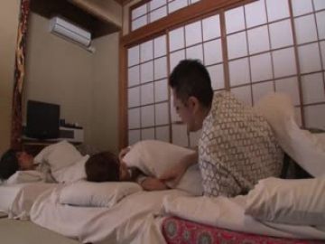 HUNT-990「姉の独身最后の家族旅行で中出し夜这い」大好きだった姉が结婚してしまう前に家族みんなで行くこ第03集