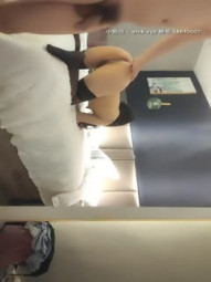 近期最淫荡，没有之一，【文轩探花】第二场，酸奶倒鲍鱼，自慰，黑丝，骚货花样真多，淫荡指数首屈一指，必看好片