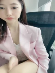 贵在真实！重庆某公司白领职员，OL办公制服太有气质！公司LOGO都拍到，不怕老板发现吗？躲进公司厕所-3