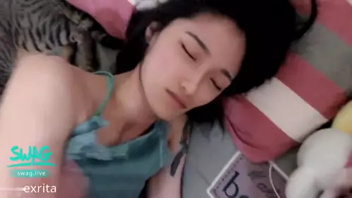 国产居家夫妻贵在真实,吃饱喝足,碗筷还没刷,在厨房里就开艹,这是在躲儿子吗