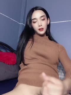 可爱的小妖-格格-妹妹，精致的五官，外面还有鸡鸣，一大早晨勃难受死了，必须撸想喝妖液吗