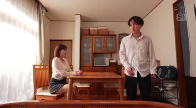 SONE-795-妈妈的朋友给爱自慰的儿子进行性处理年轻绝伦肉棒-奥田咲