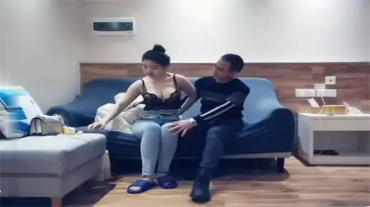 黄先生床上的性感尤物车头灯真亮眼